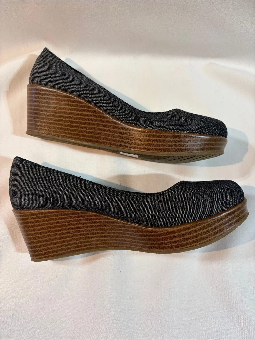 NWT American Eagle Dark Denim Wedges Floral-Insole size 5.5